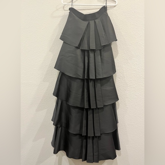 SACHIN + BABI TIER RUFFLE SKIRTS IN BLACK SACHIN BABI NOIR - Picture 5 of 13